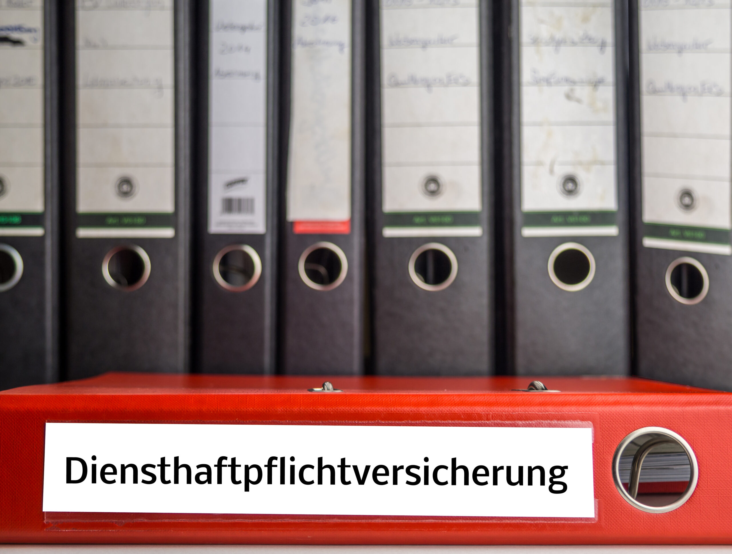 Bild mit Versicherungsordnern
